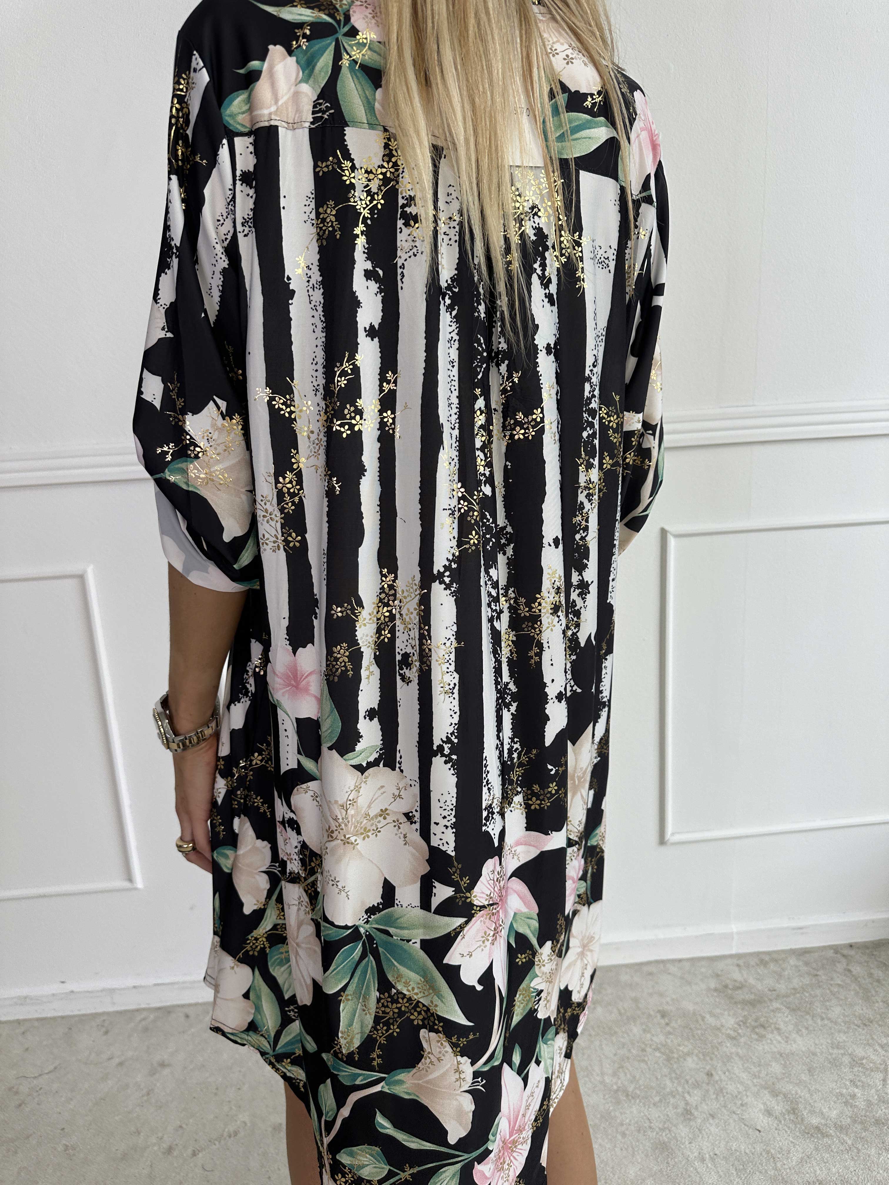 Ebba Floral Stripe Long - Elastisk blomstret kjole med guld detaljer